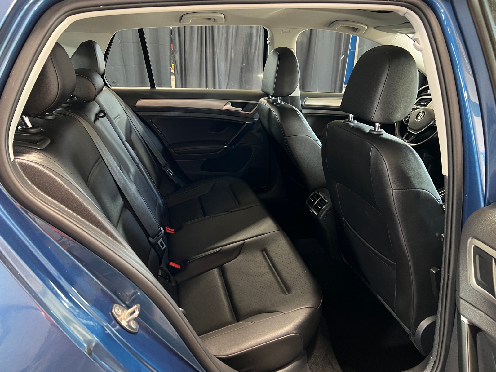 Thumbnail: 2017 Volkswagen Golf - 6