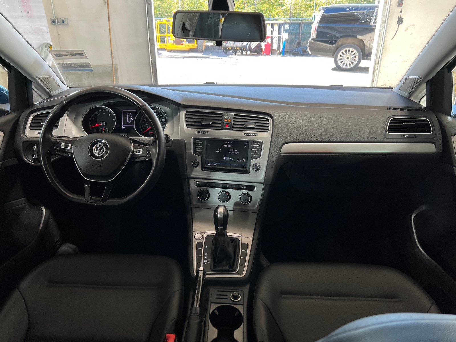 Thumbnail: 2017 Volkswagen Golf - 3