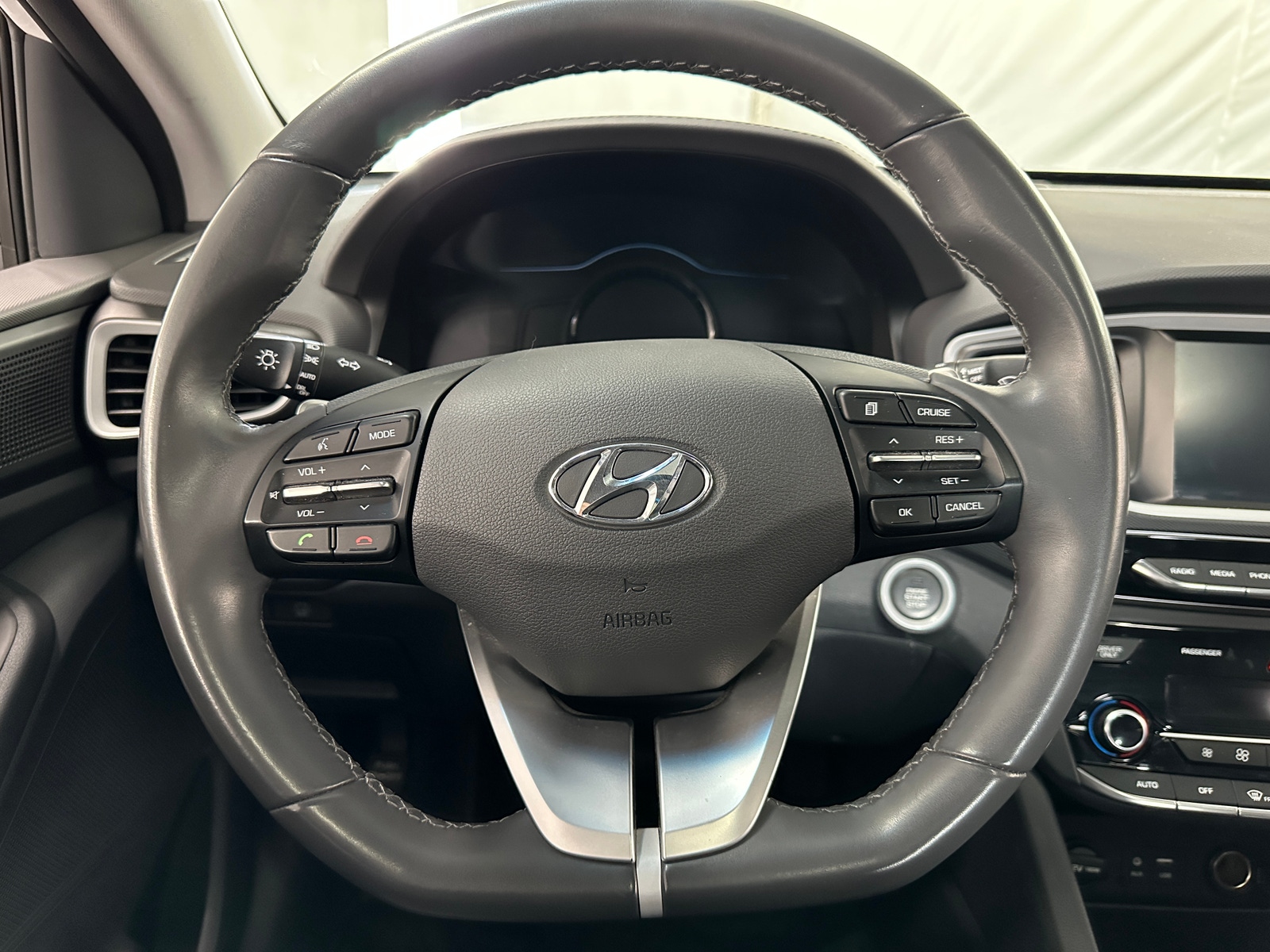 Thumbnail: 2018 Hyundai Ioniq - 4