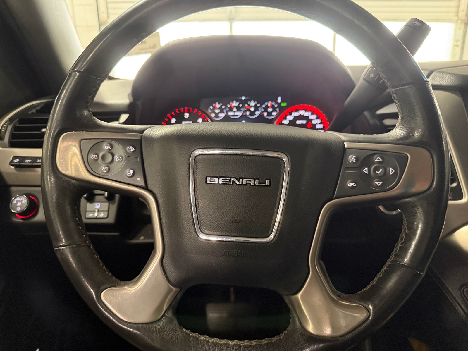 Thumbnail: 2016 GMC Yukon XL - 4