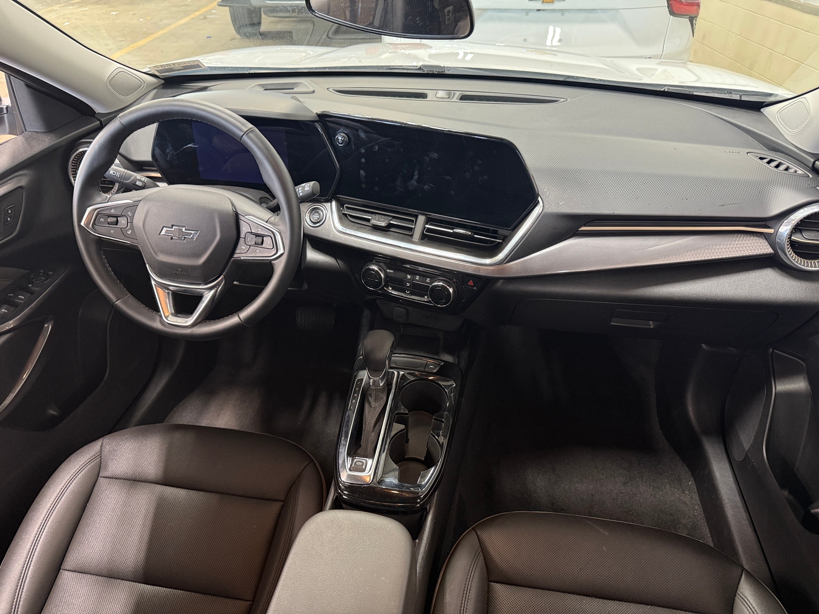 Thumbnail: 2025 Chevrolet Trax - 2