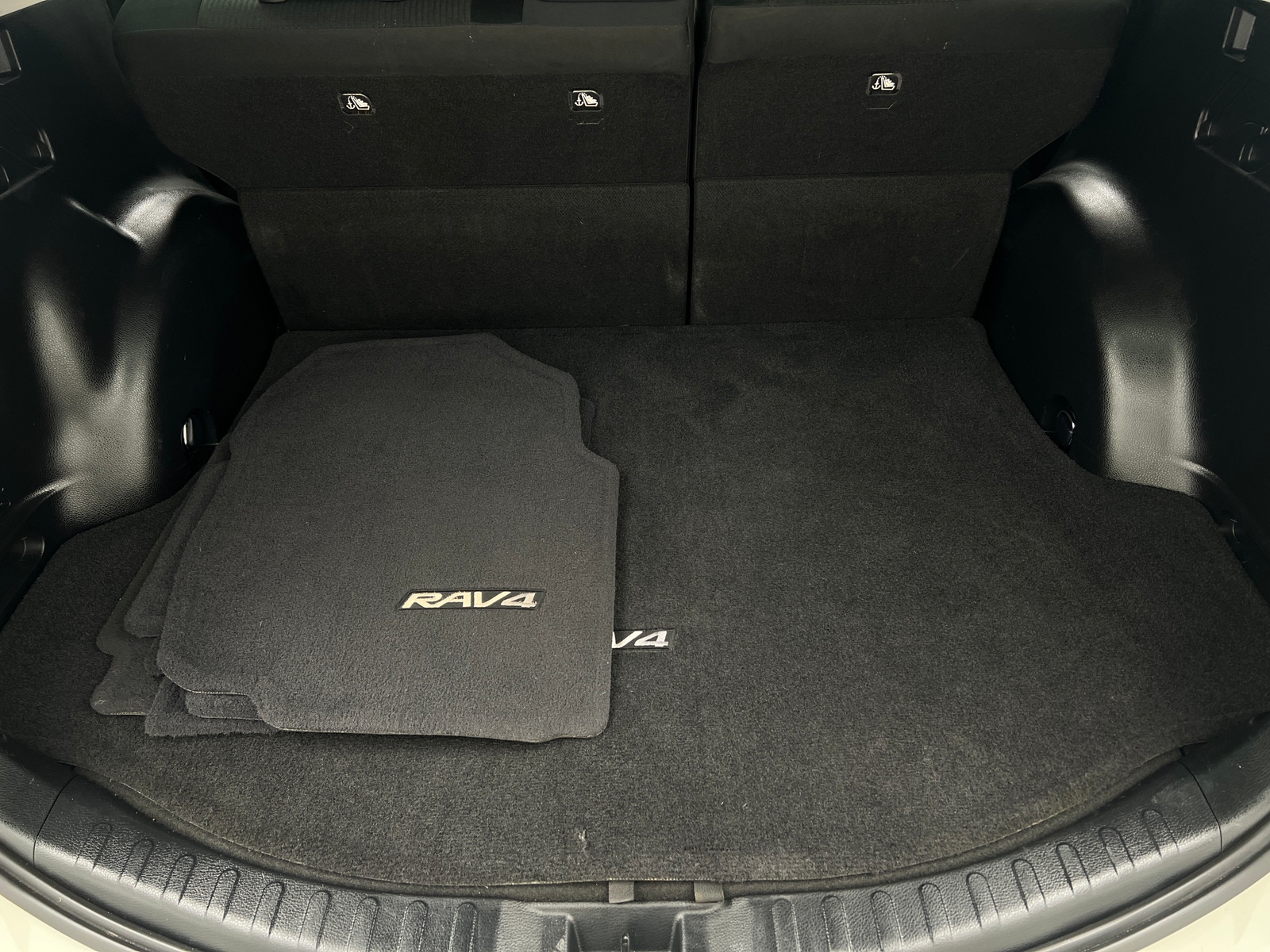 Thumbnail: 2018 Toyota RAV4 - 7
