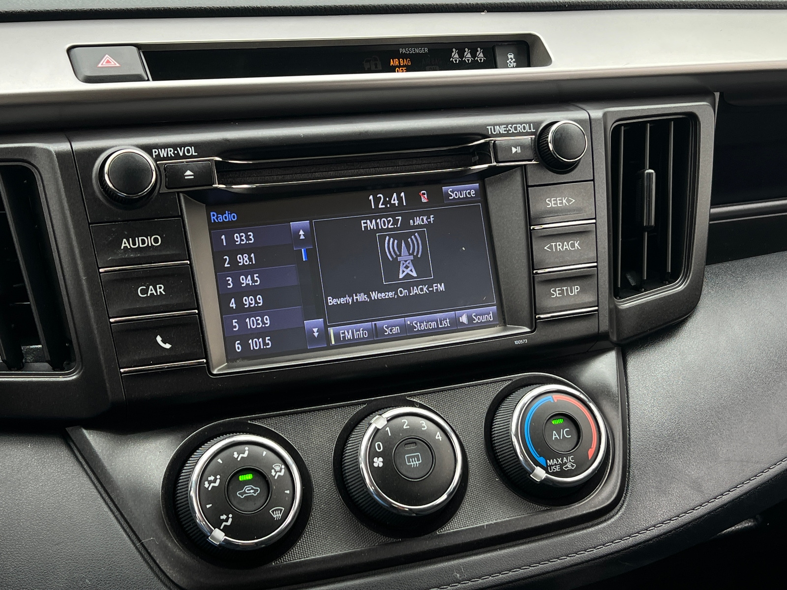 Thumbnail: 2018 Toyota RAV4 - 4