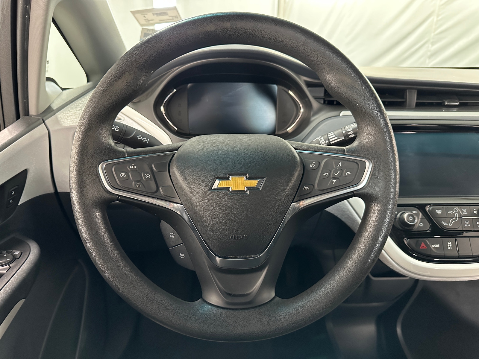Thumbnail: 2017 Chevrolet Bolt EV - 5