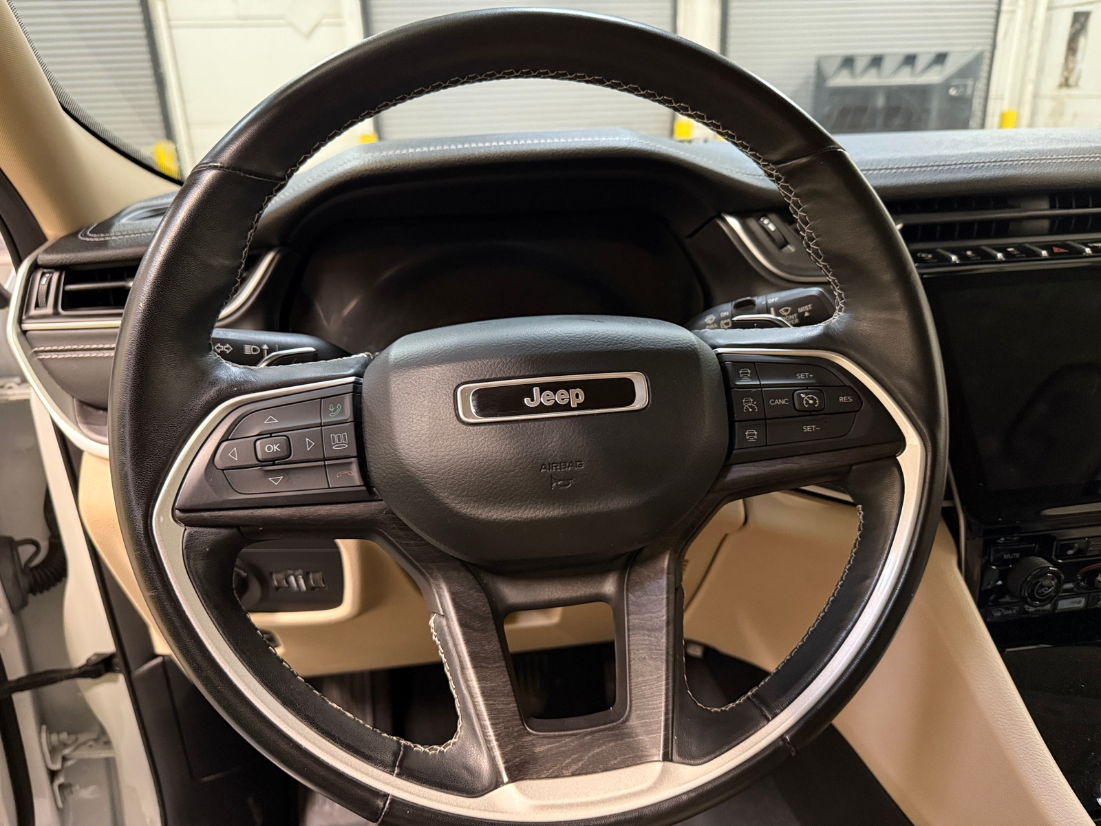 Thumbnail: 2021 Jeep Grand Cherokee L - 4