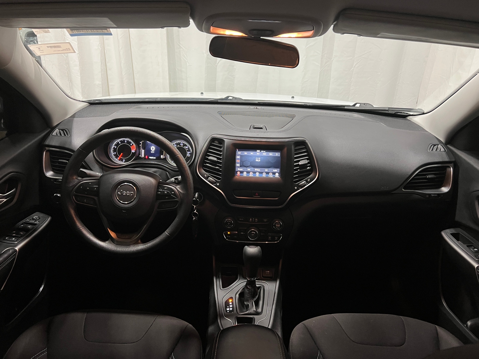 Thumbnail: 2020 Jeep Cherokee - 3
