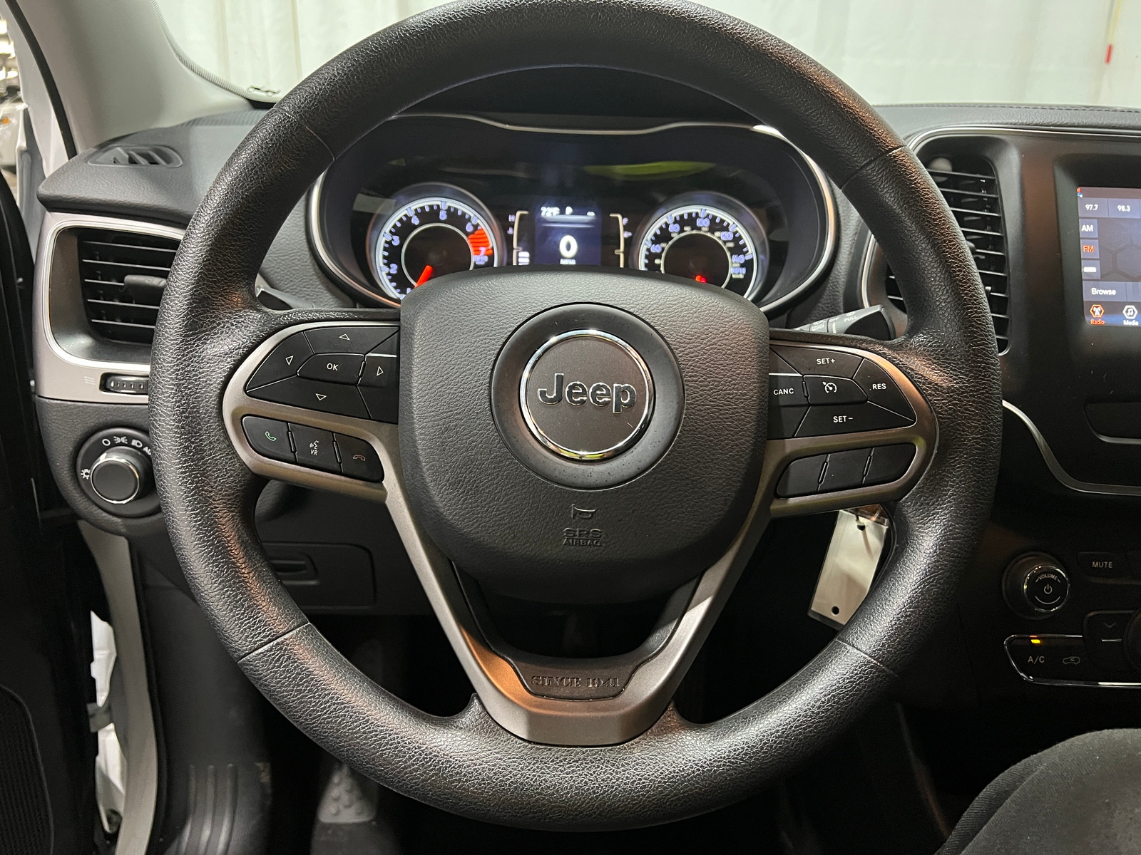 Thumbnail: 2020 Jeep Cherokee - 5