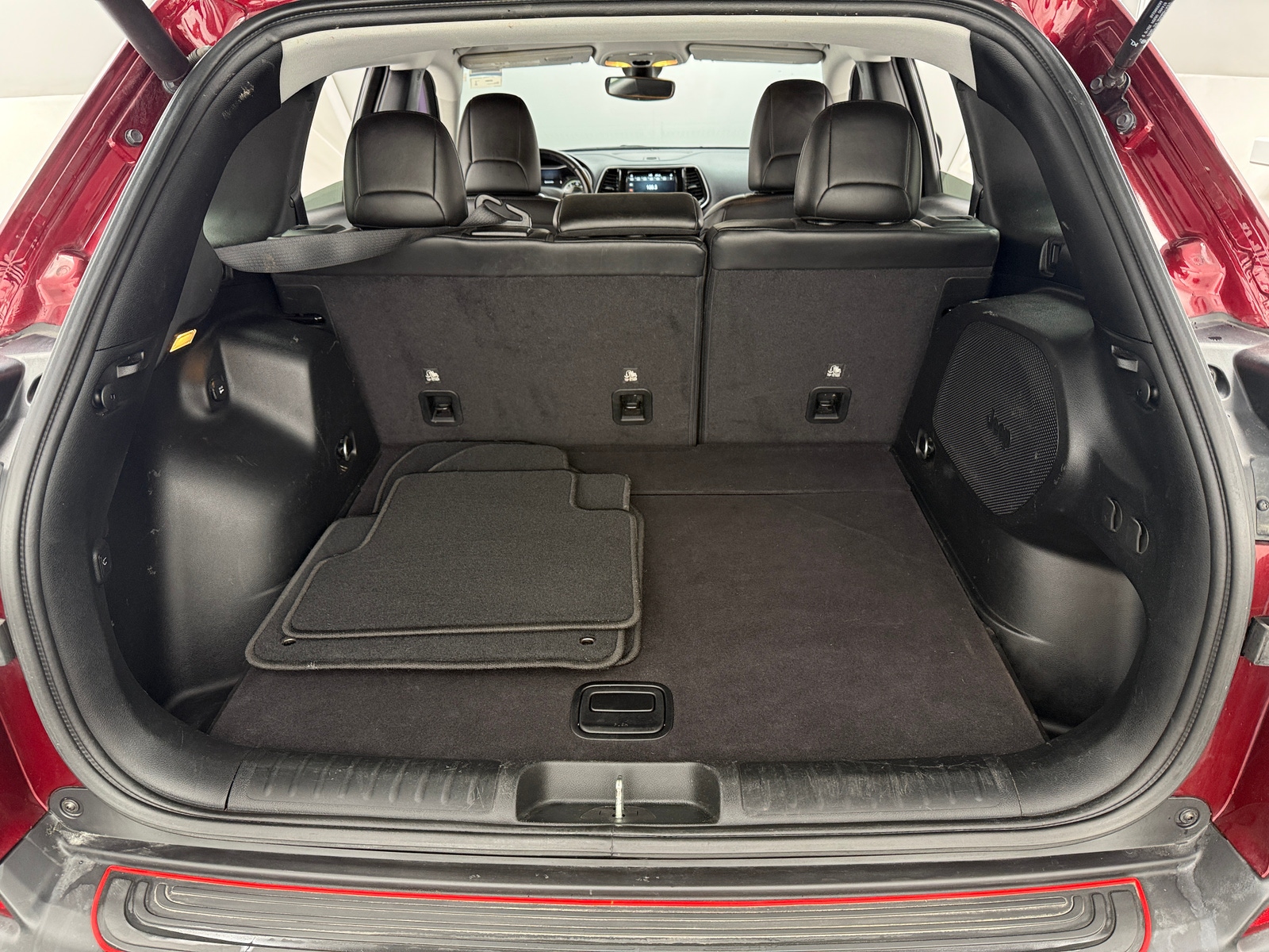 Thumbnail: 2020 Jeep Cherokee - 6