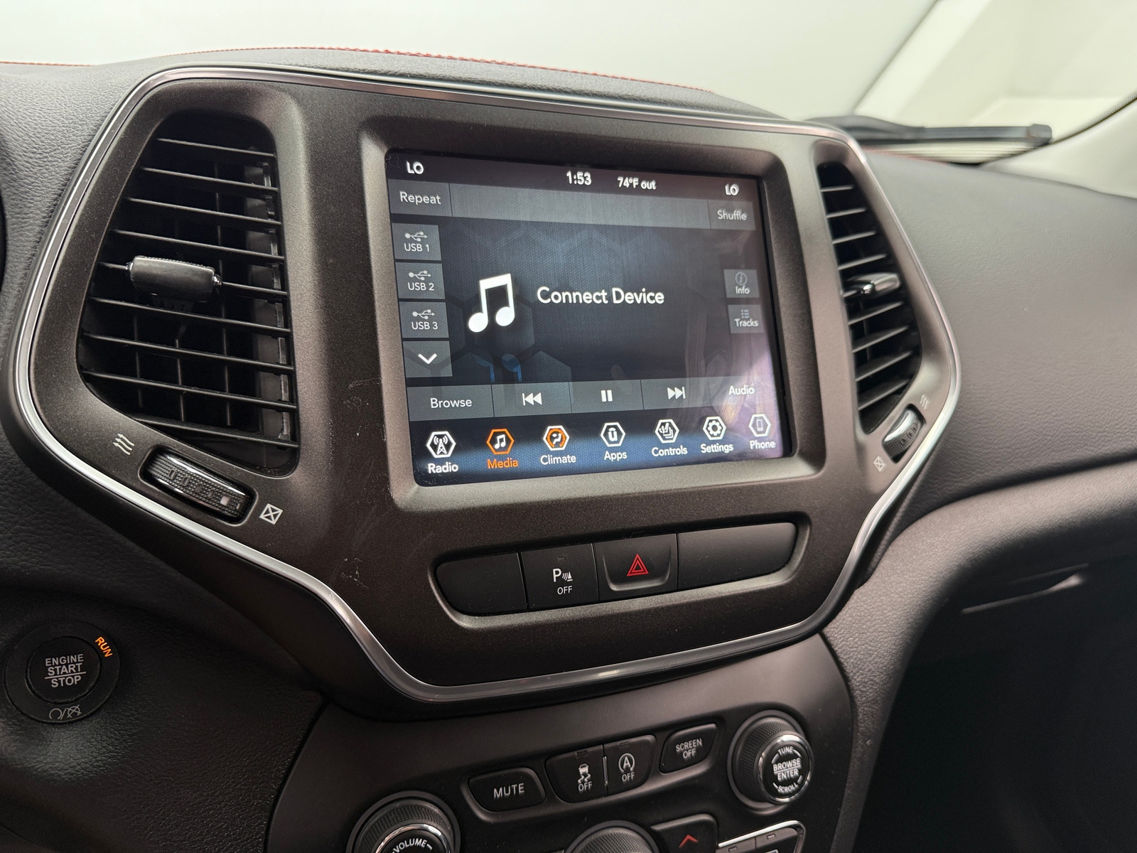 Thumbnail: 2020 Jeep Cherokee - 3