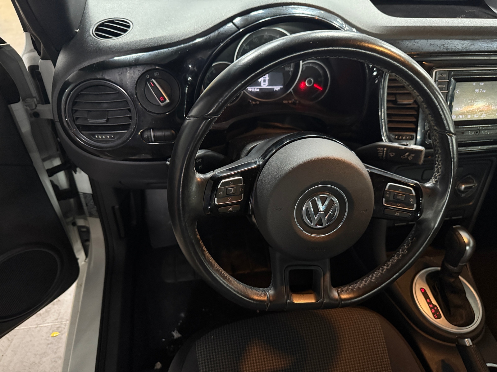Thumbnail: 2018 Volkswagen Beetle - 5
