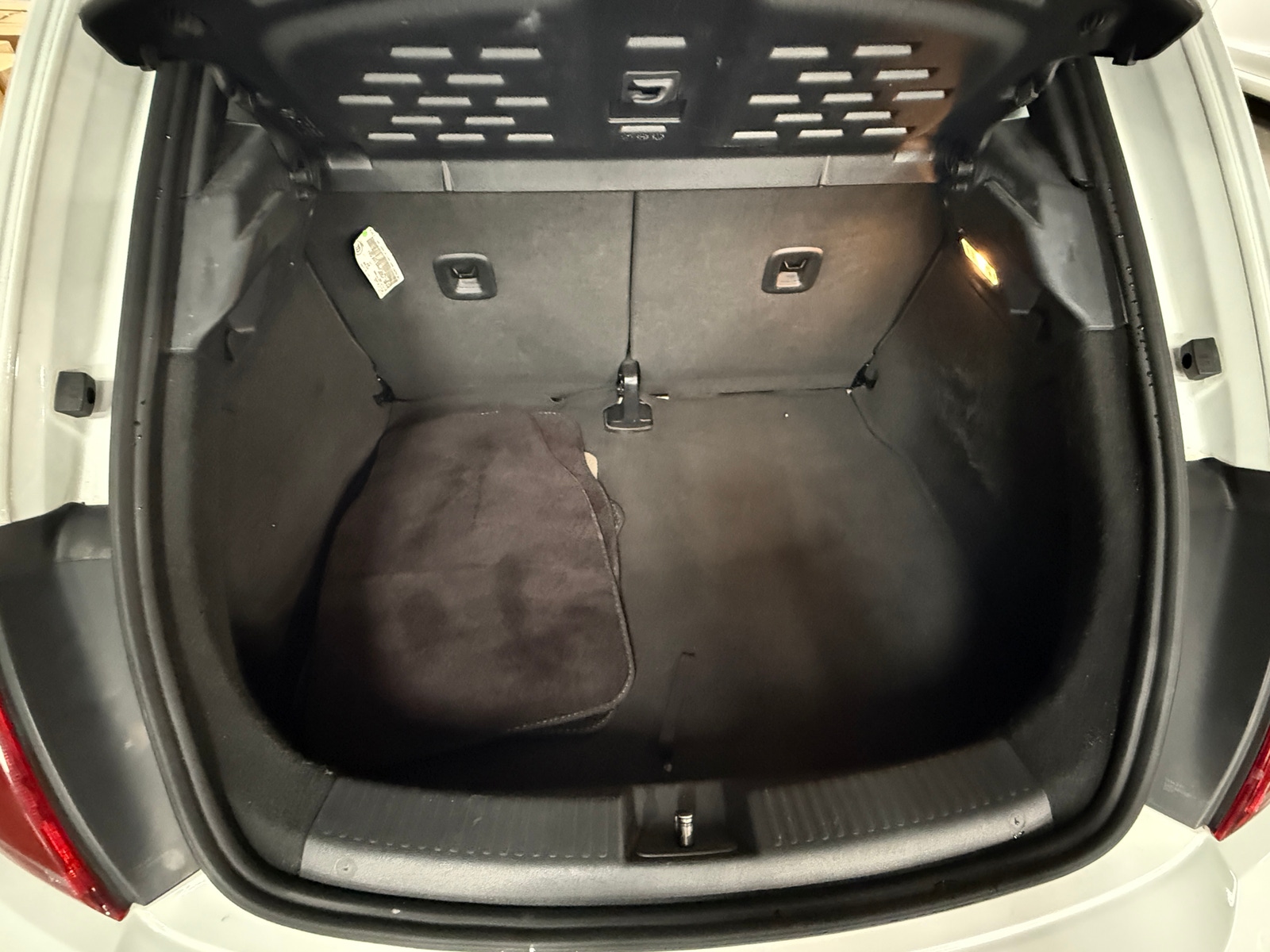Thumbnail: 2018 Volkswagen Beetle - 7