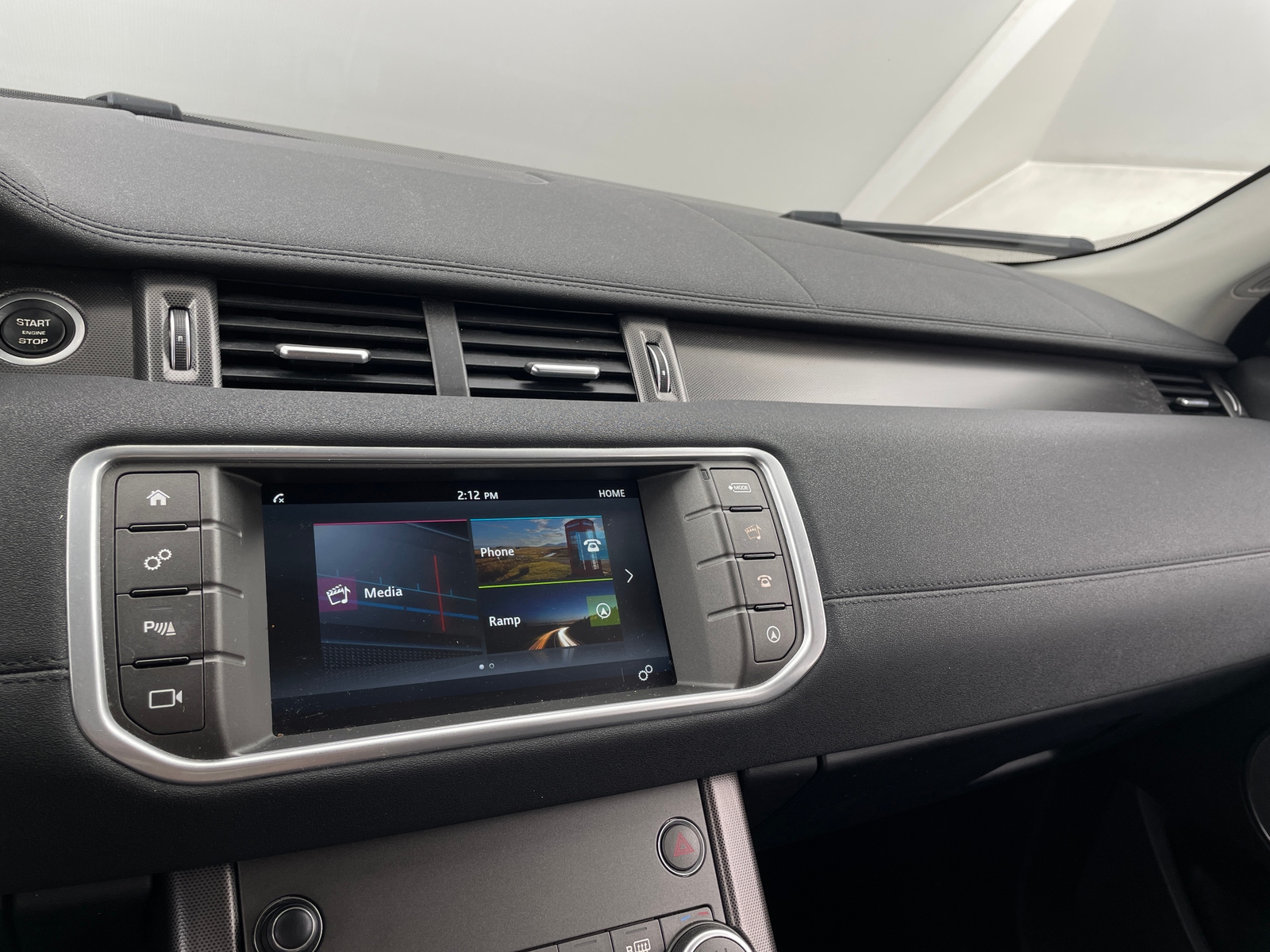 Thumbnail: 2018 Land Rover Range Rover Evoque - 3