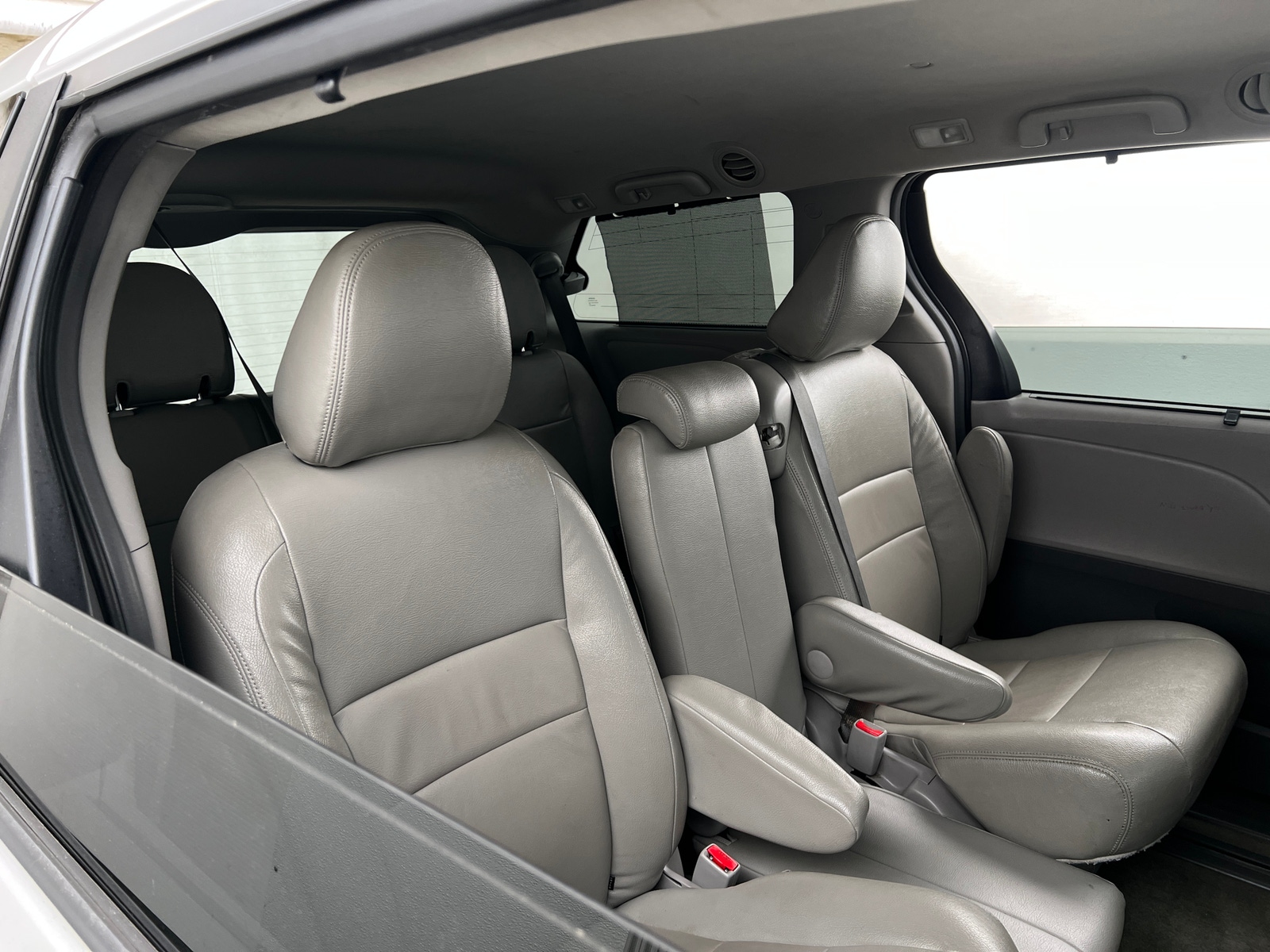 Thumbnail: 2016 Toyota Sienna - 6