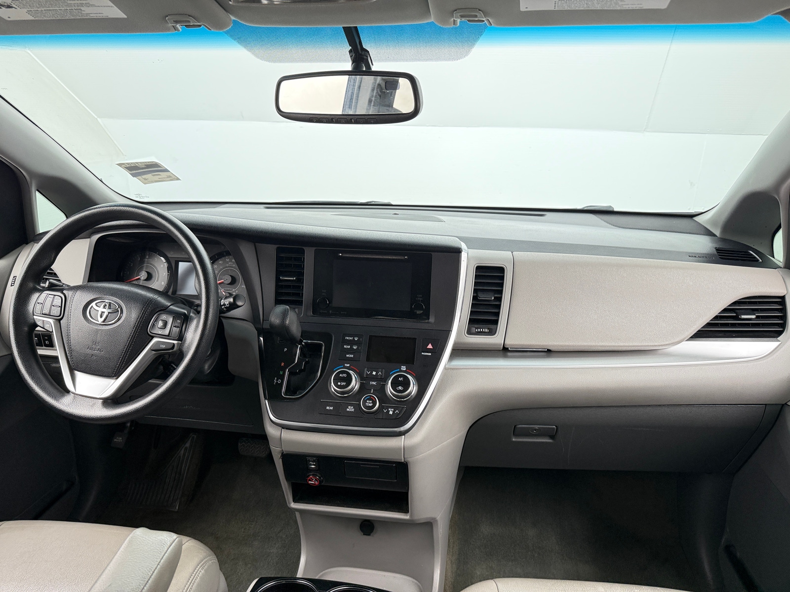 Thumbnail: 2016 Toyota Sienna - 3