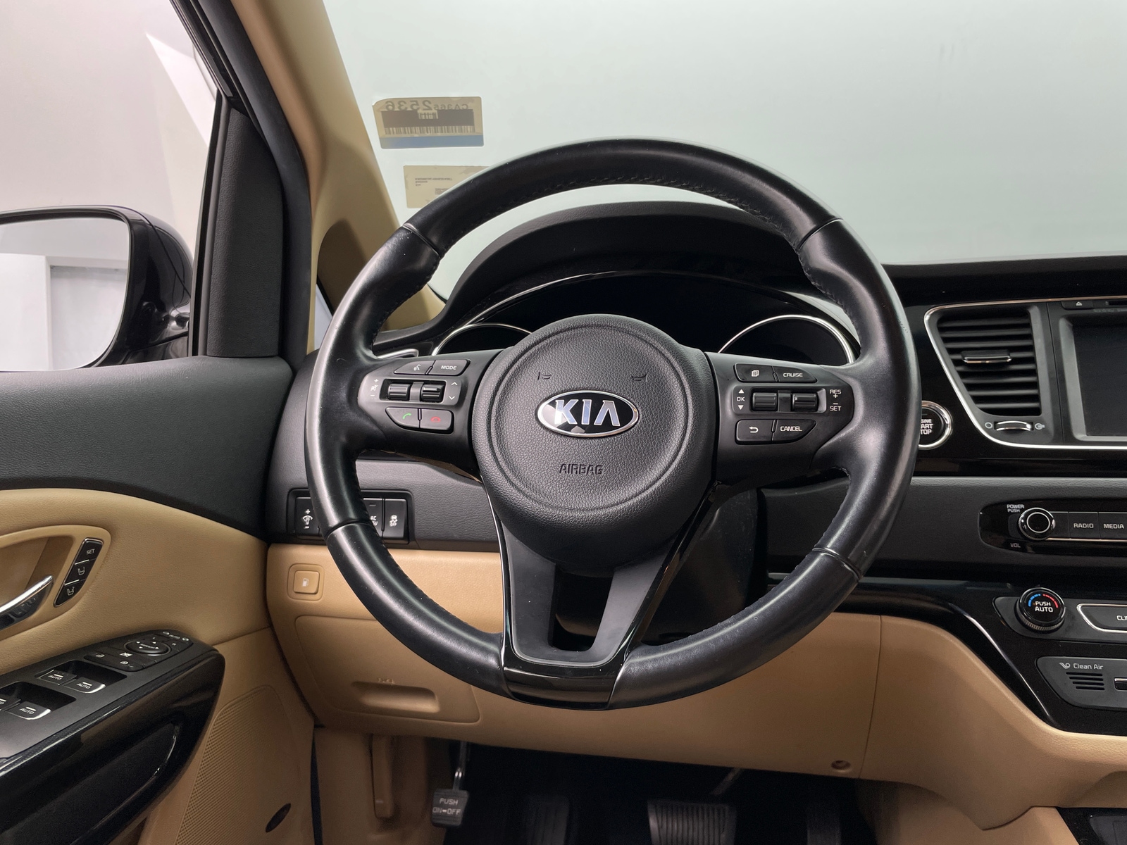 Thumbnail: 2017 Kia Sedona - 4