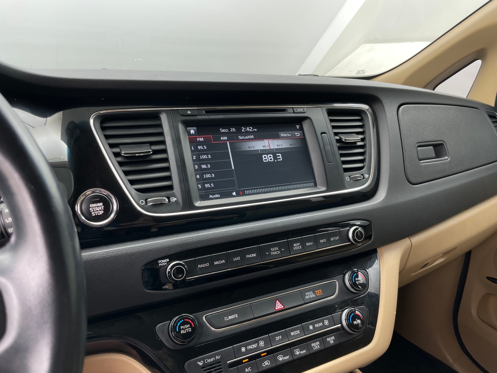 Thumbnail: 2017 Kia Sedona - 3