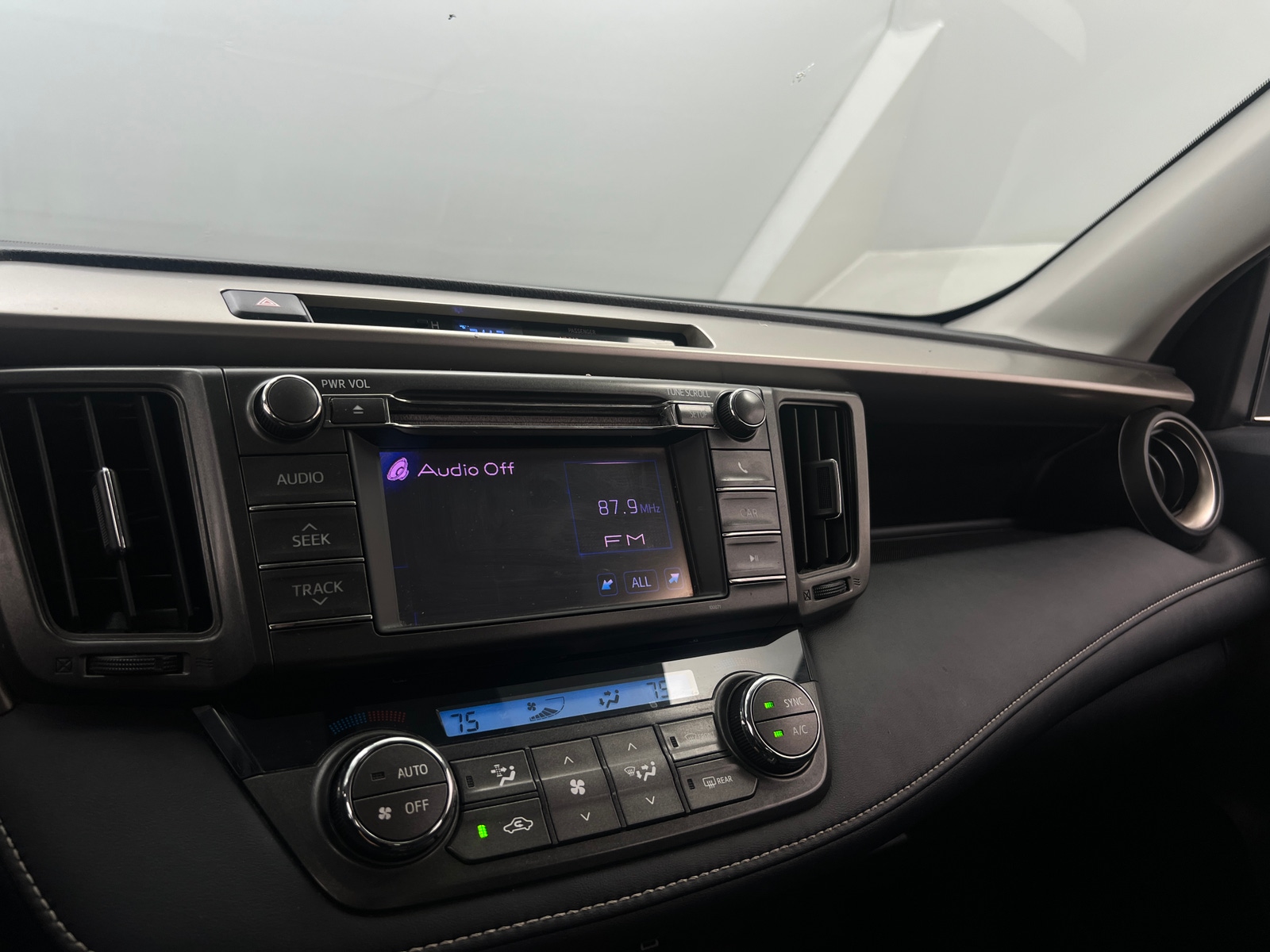 Thumbnail: 2013 Toyota RAV4 - 4