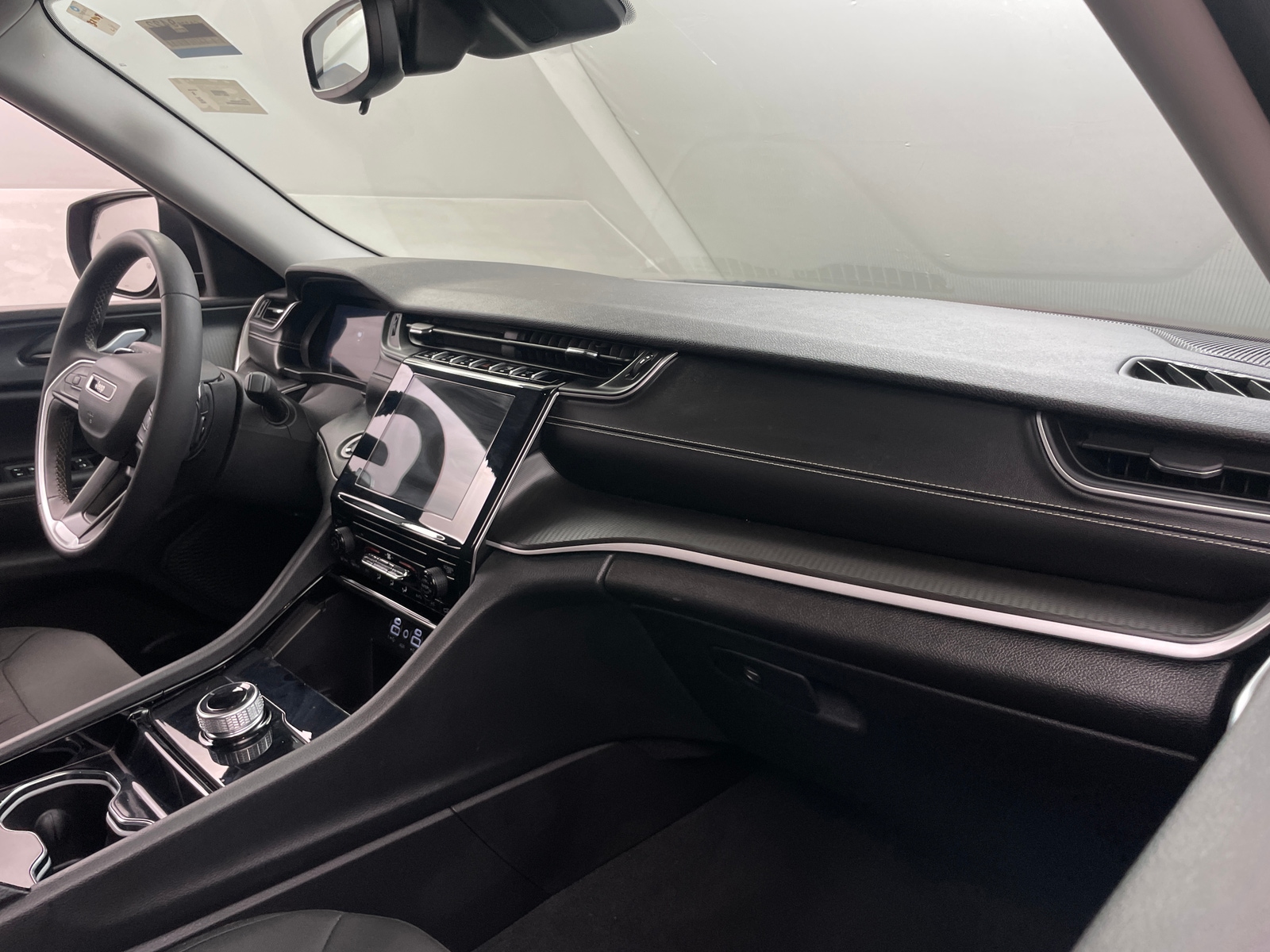 Thumbnail: 2023 Jeep Grand Cherokee - 3