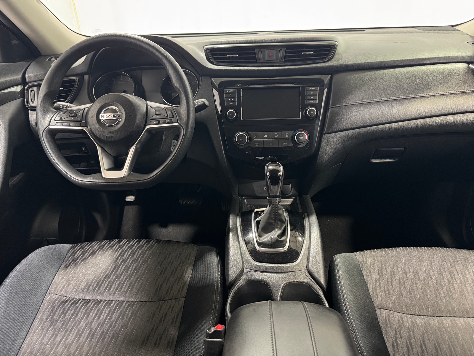 Thumbnail: 2018 Nissan Rogue - 3