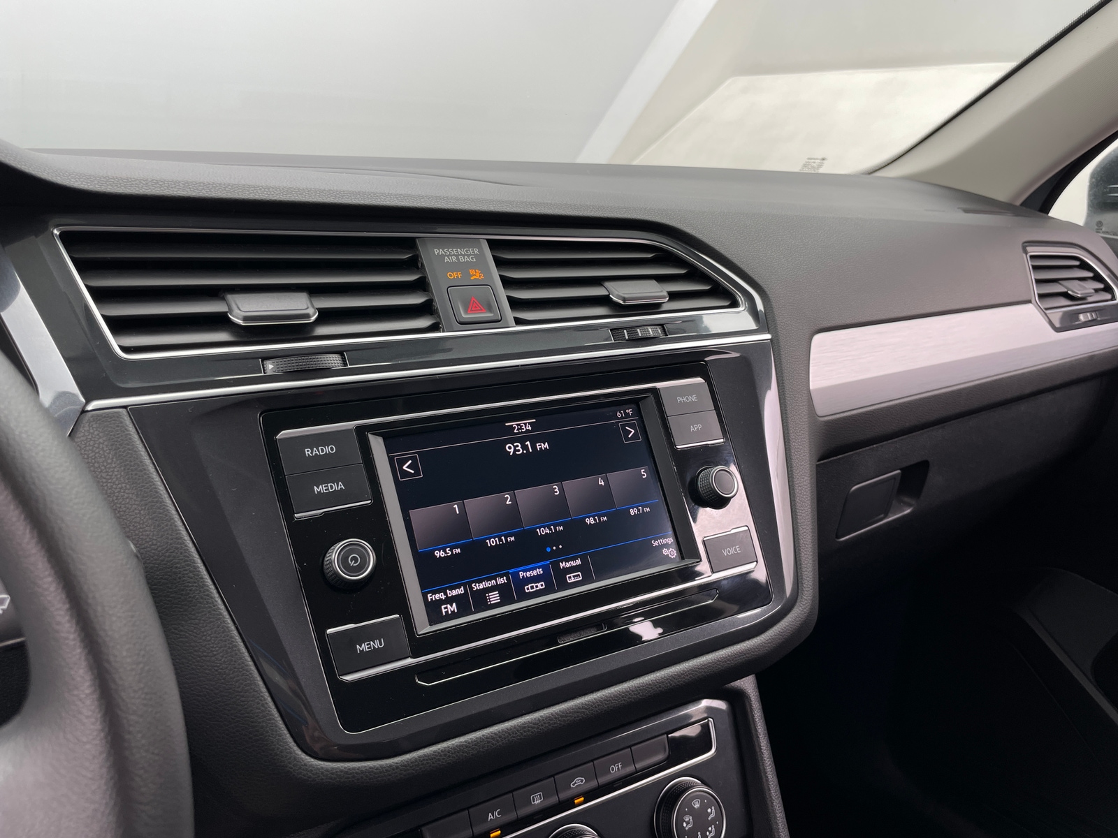 Thumbnail: 2021 Volkswagen Tiguan - 4