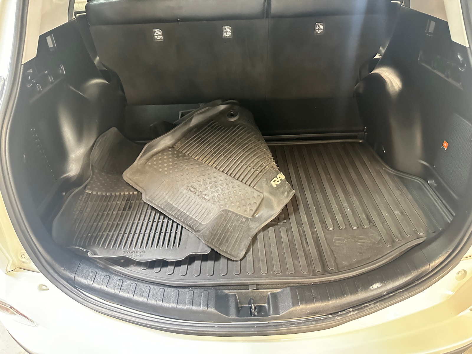 Thumbnail: 2018 Toyota RAV4 - 6