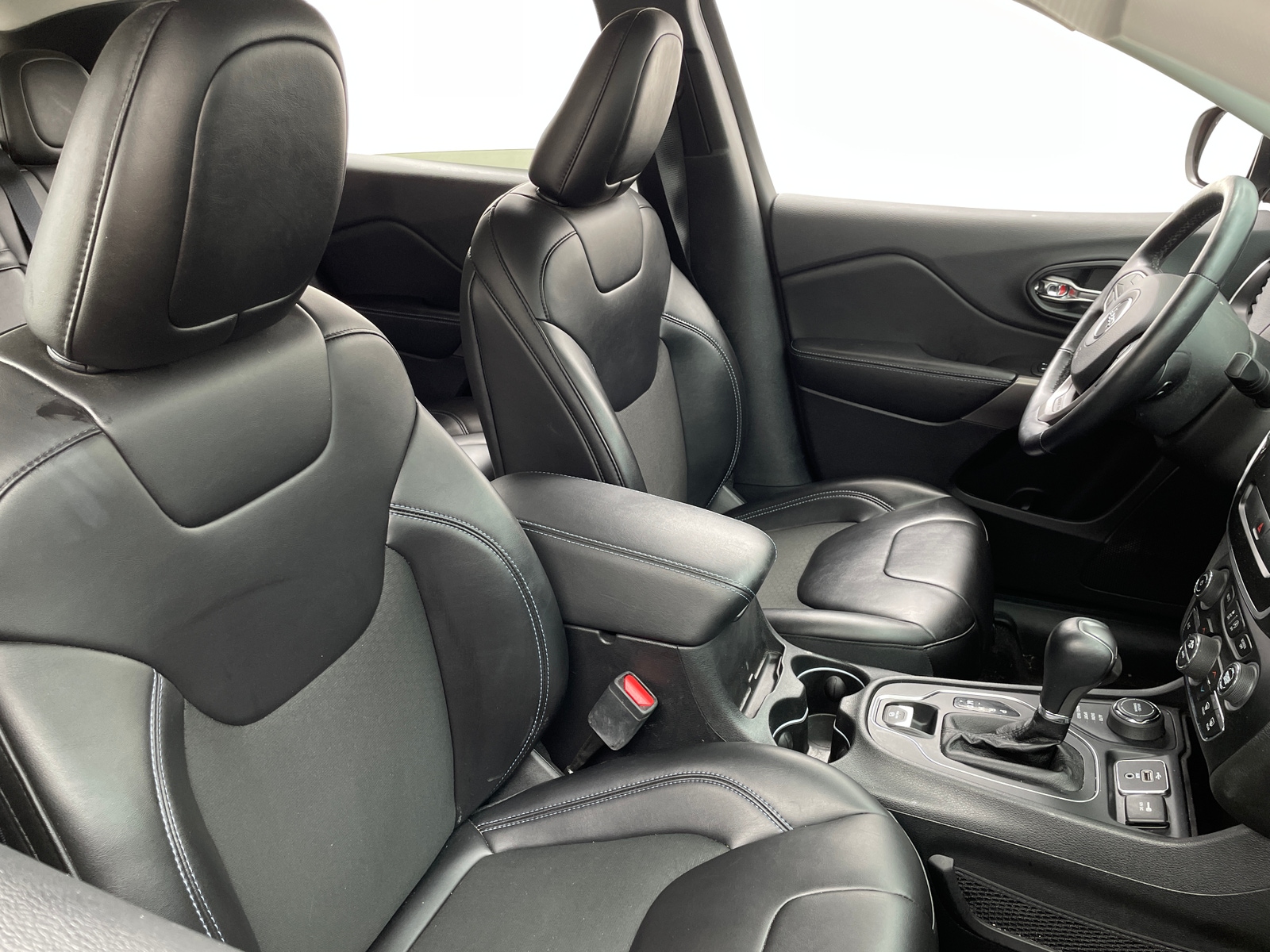 Thumbnail: 2019 Jeep Cherokee - 2