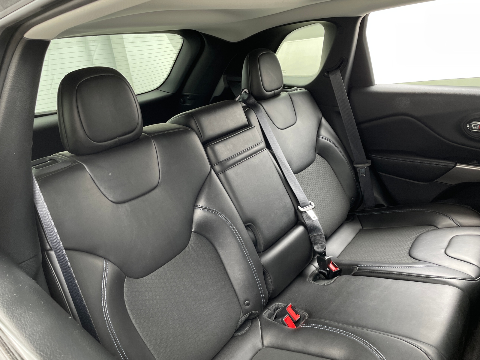 Thumbnail: 2019 Jeep Cherokee - 6