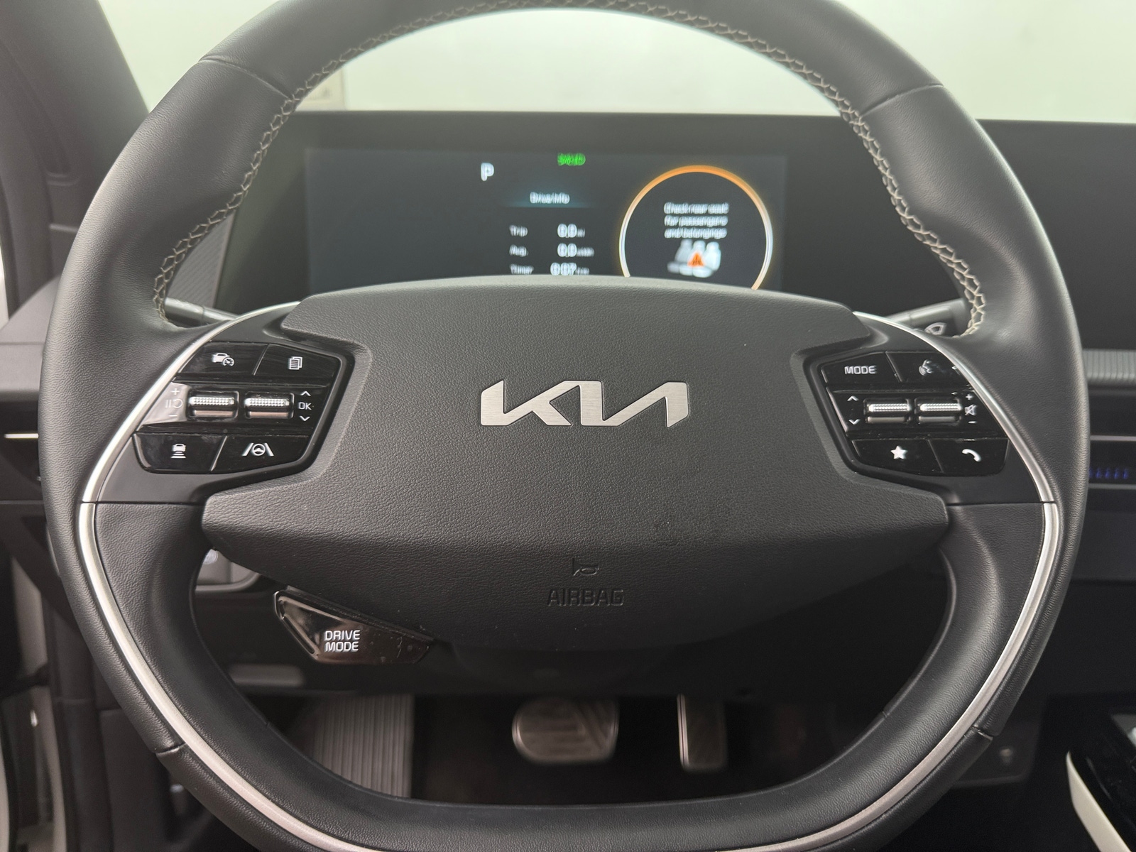 Thumbnail: 2022 Kia EV6 - 4