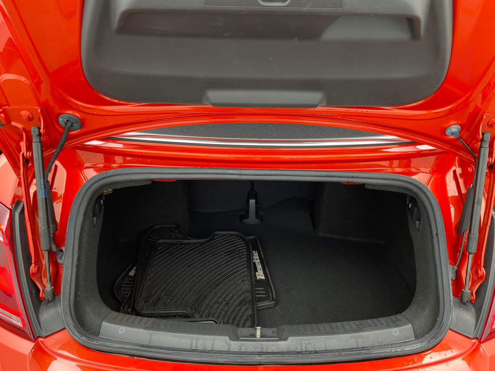 Thumbnail: 2018 Volkswagen Beetle - 6