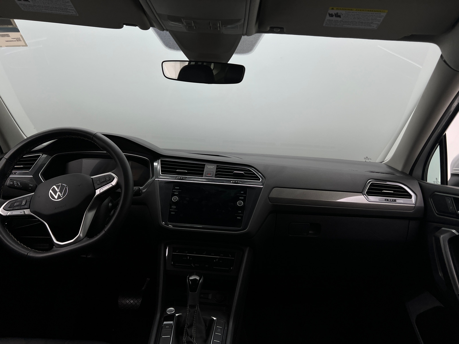 Thumbnail: 2024 Volkswagen Tiguan - 3