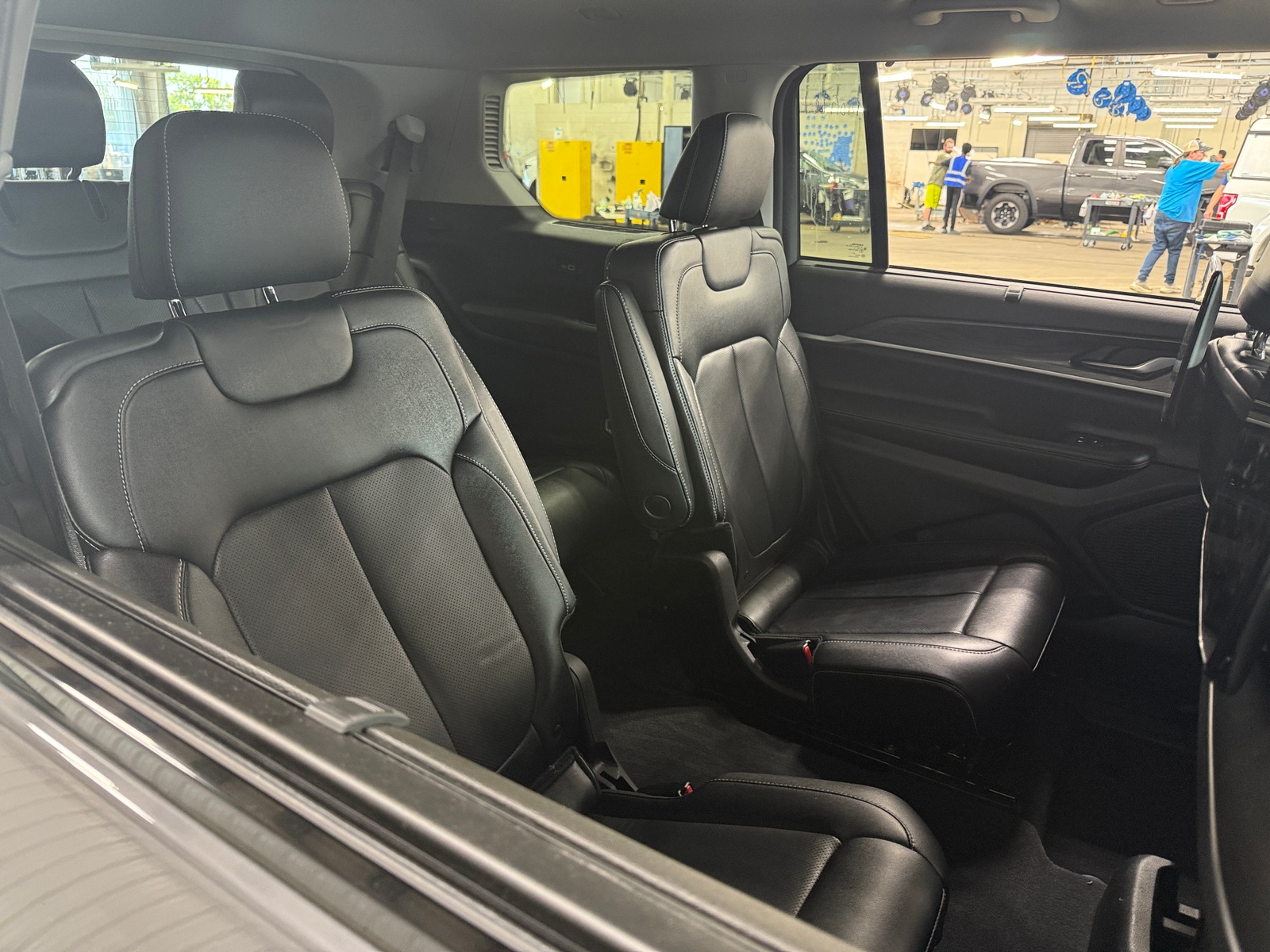 Thumbnail: 2023 Jeep Grand Cherokee L - 6