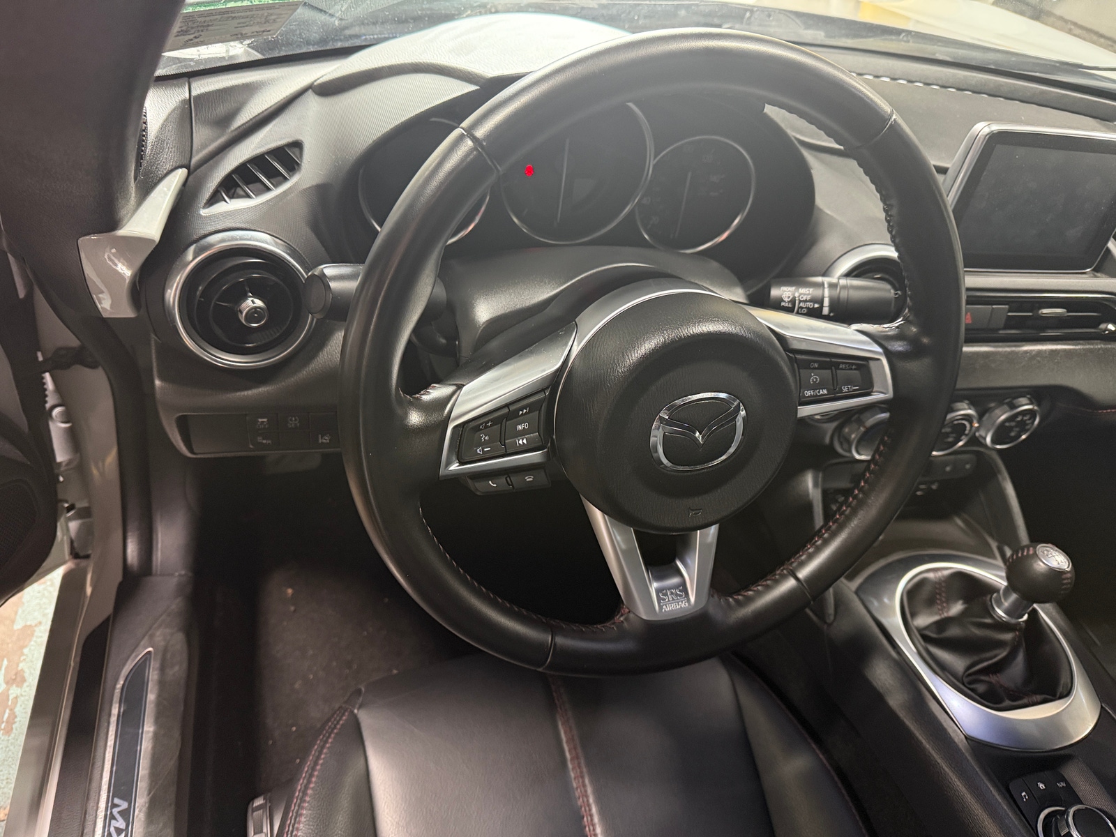 Thumbnail: 2017 Mazda MX-5 Miata - 4