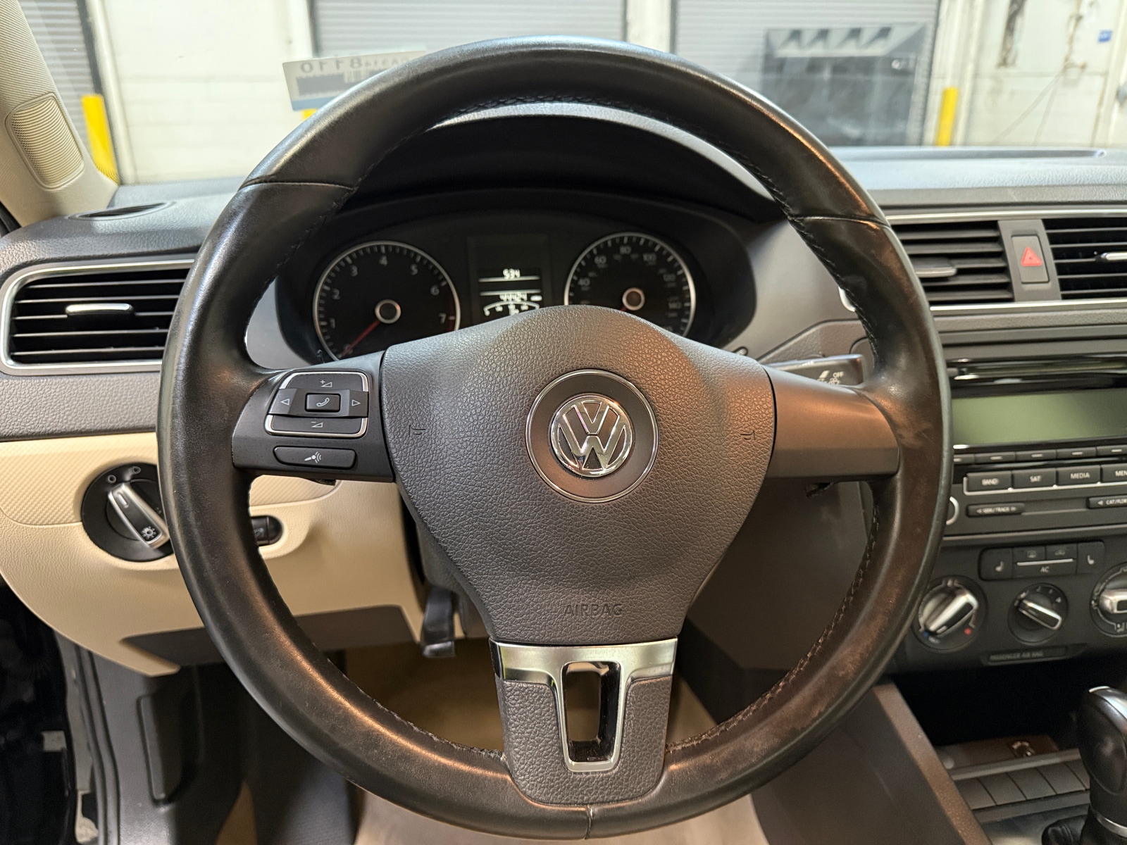 Thumbnail: 2012 Volkswagen Jetta - 4