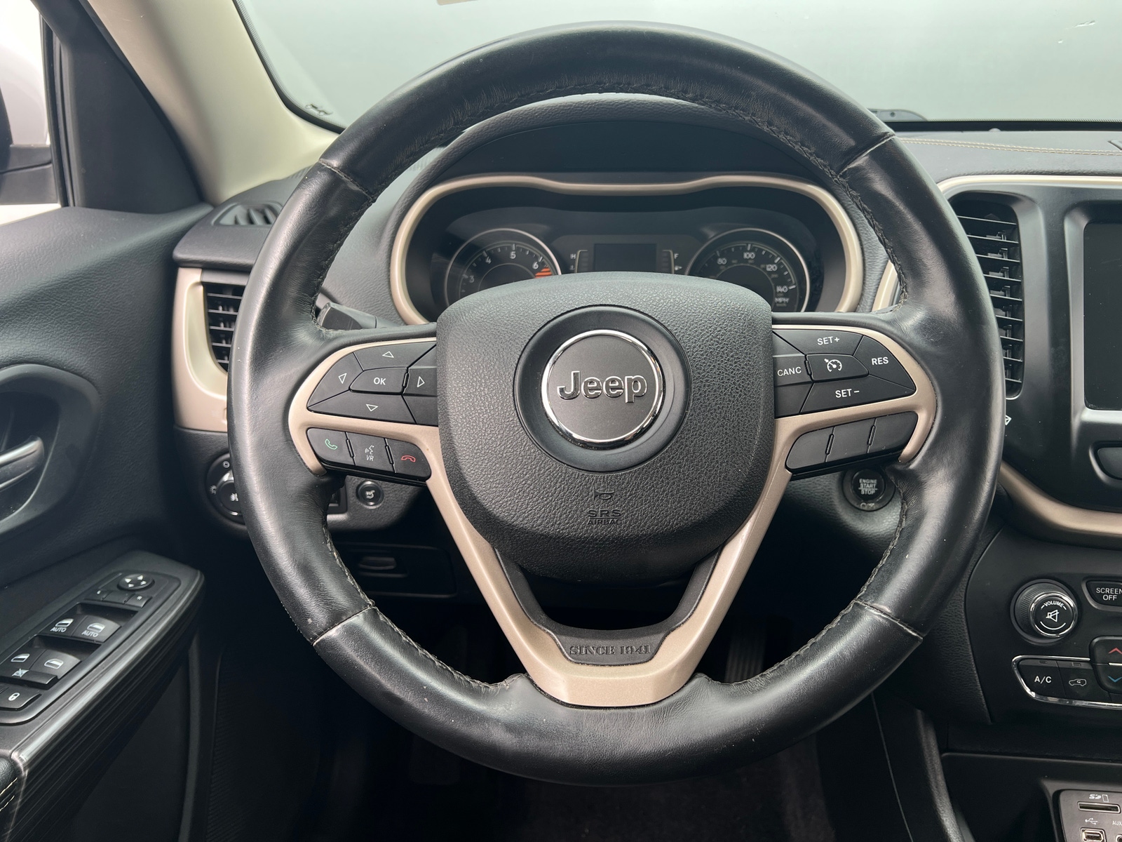 Thumbnail: 2017 Jeep Cherokee - 5