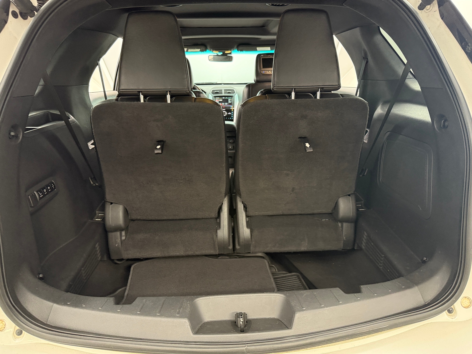 Thumbnail: 2011 Ford Explorer - 6