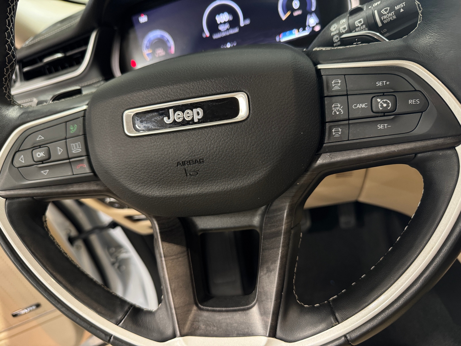 Thumbnail: 2022 Jeep Grand Cherokee - 4