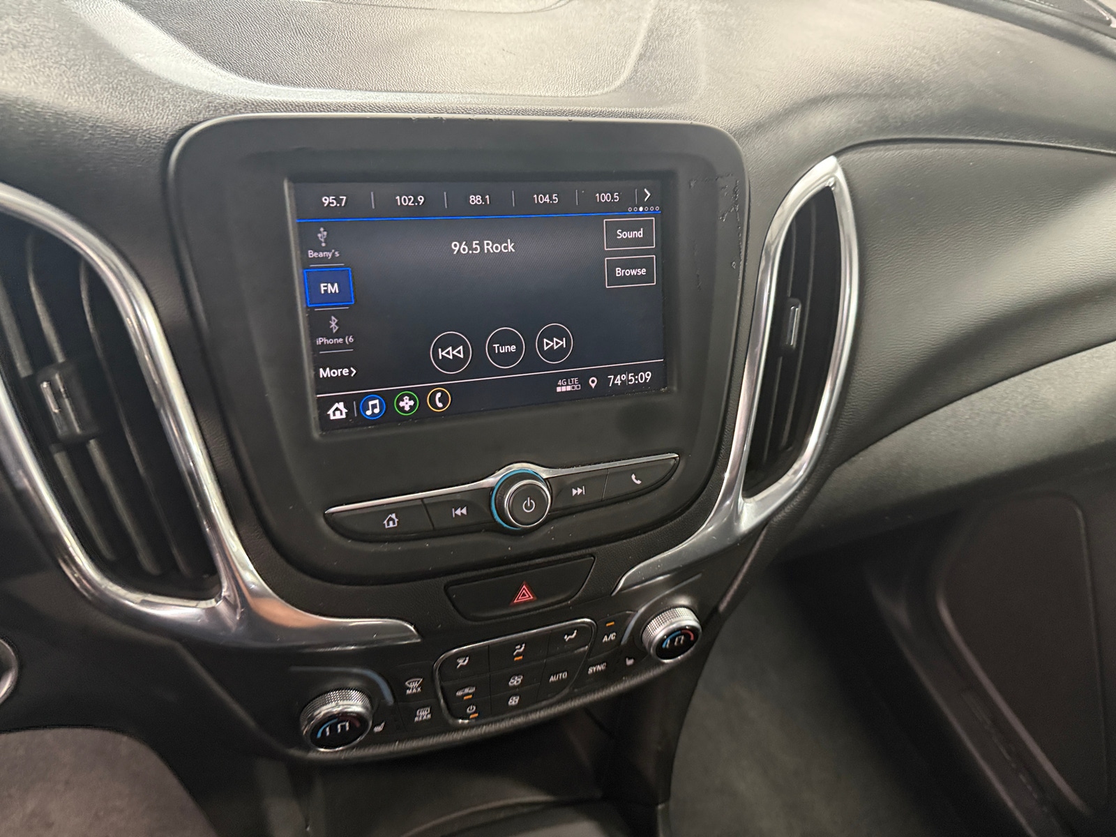 Thumbnail: 2021 Chevrolet Equinox - 4