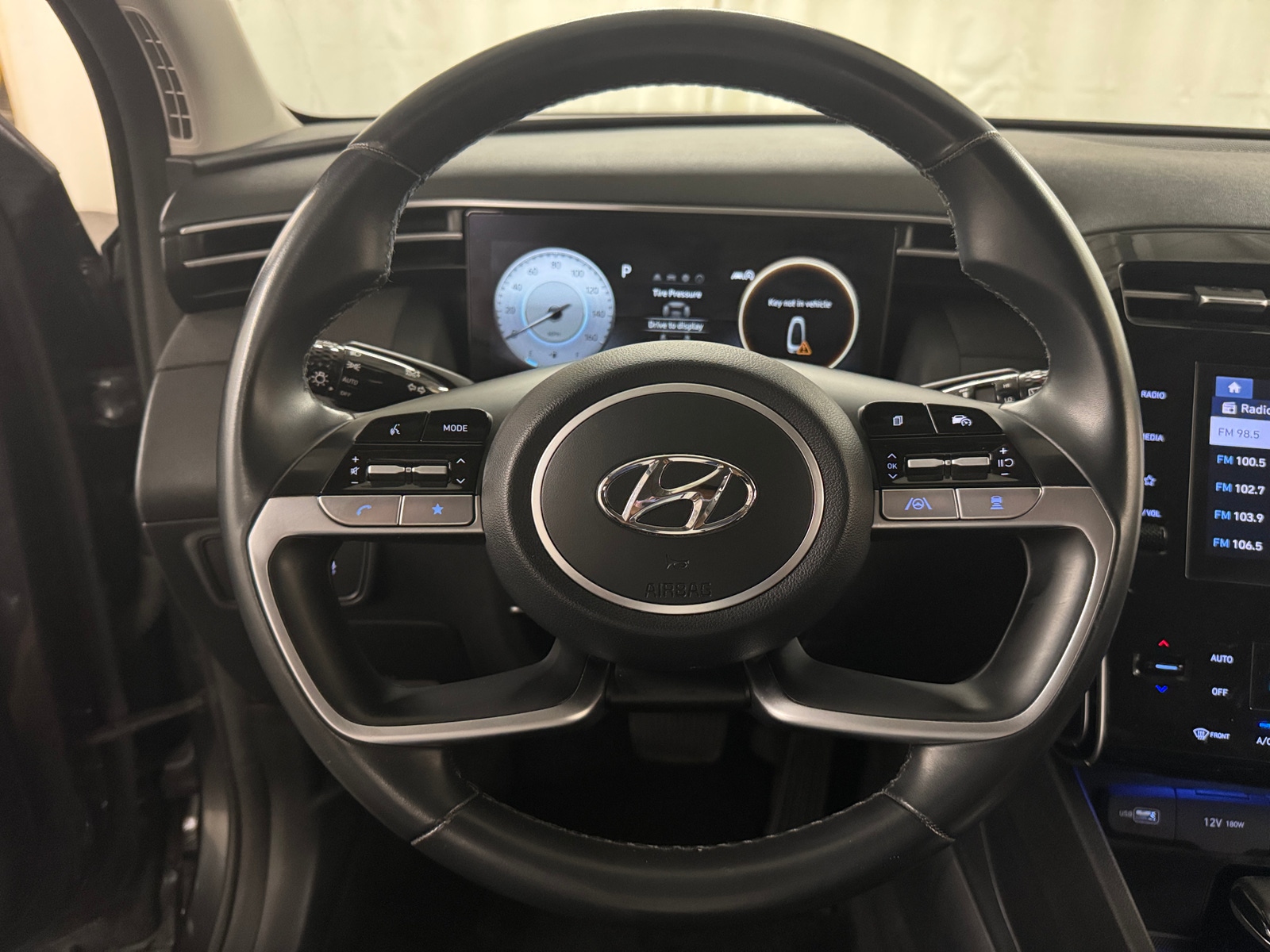 Thumbnail: 2022 Hyundai Tucson - 4