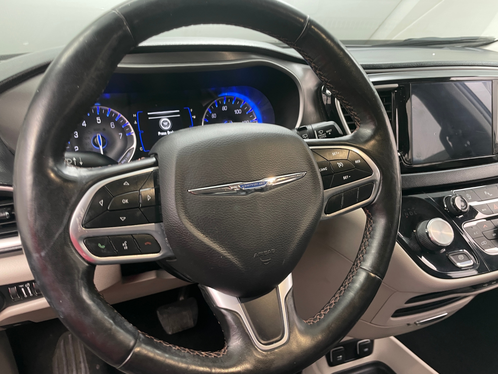 Thumbnail: 2020 Chrysler Pacifica - 4