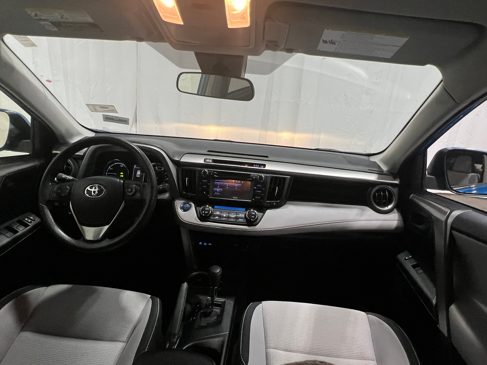 Thumbnail: 2018 Toyota RAV4 - 3
