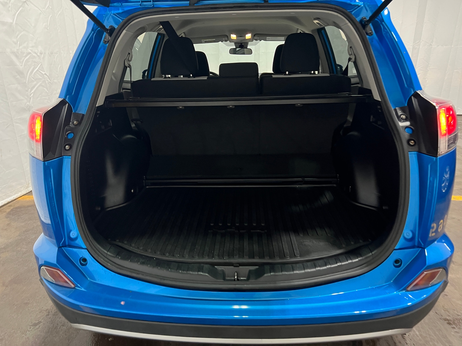 Thumbnail: 2018 Toyota RAV4 - 7