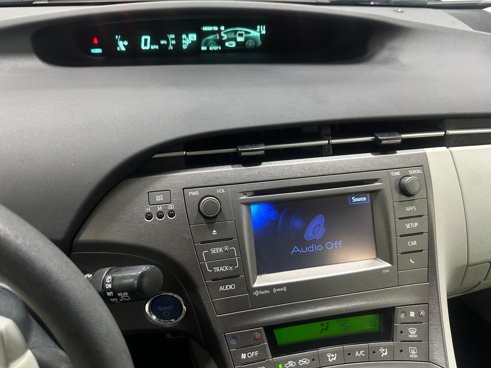 Thumbnail: 2015 Toyota Prius - 4