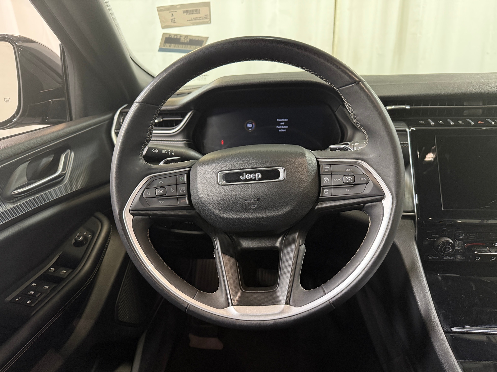Thumbnail: 2024 Jeep Grand Cherokee L - 4