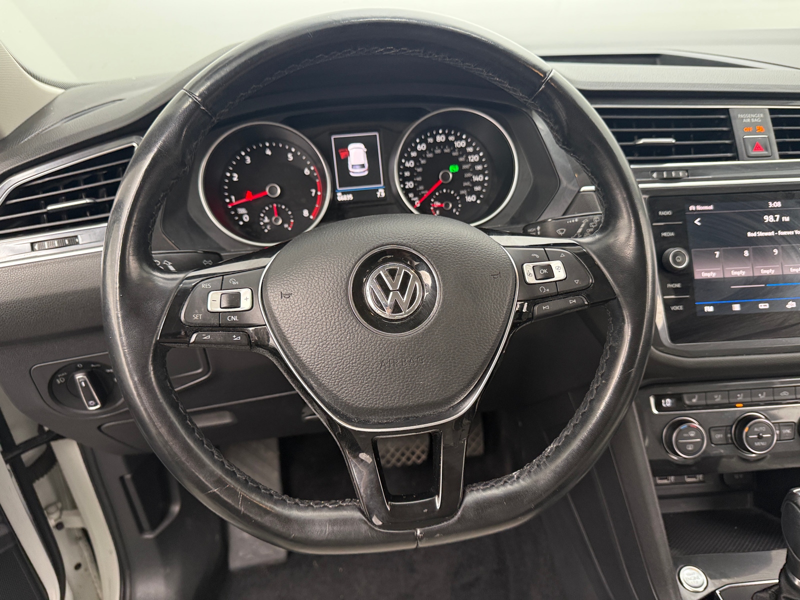 Thumbnail: 2018 Volkswagen Tiguan - 4