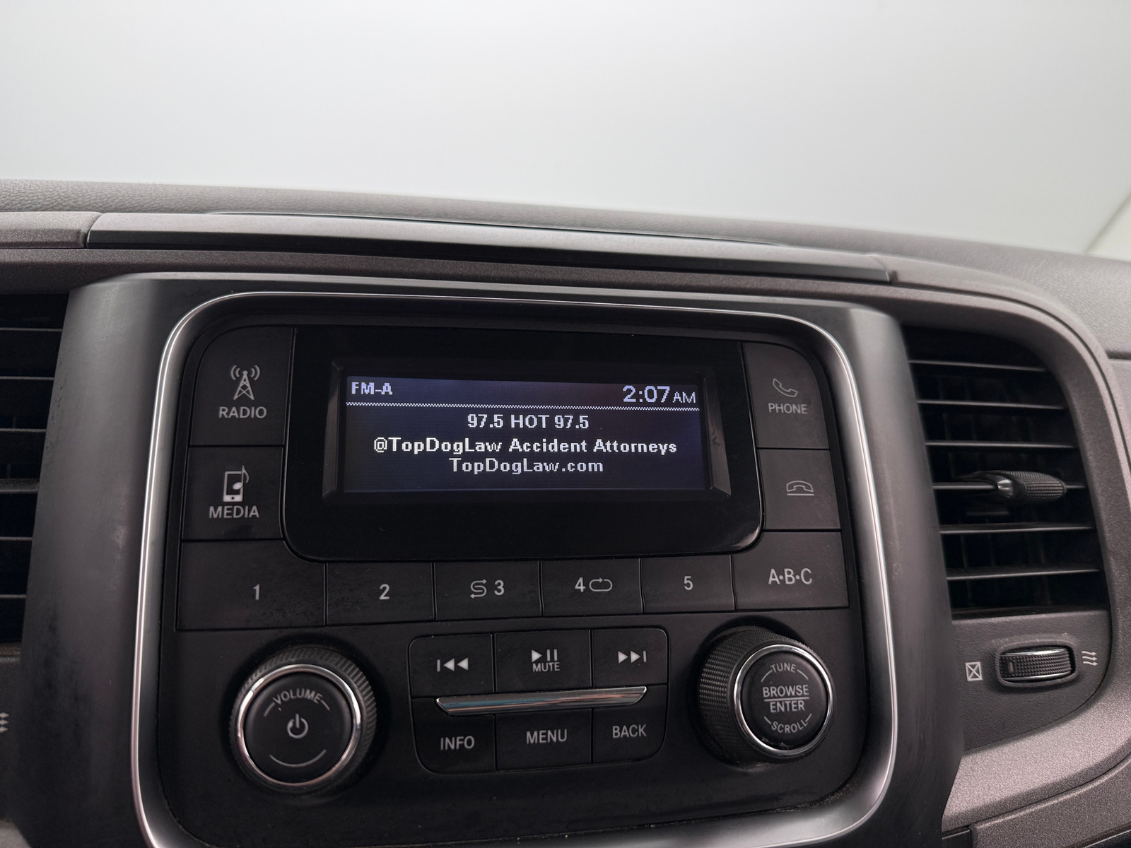 Thumbnail: 2020 RAM 1500 Classic - 4