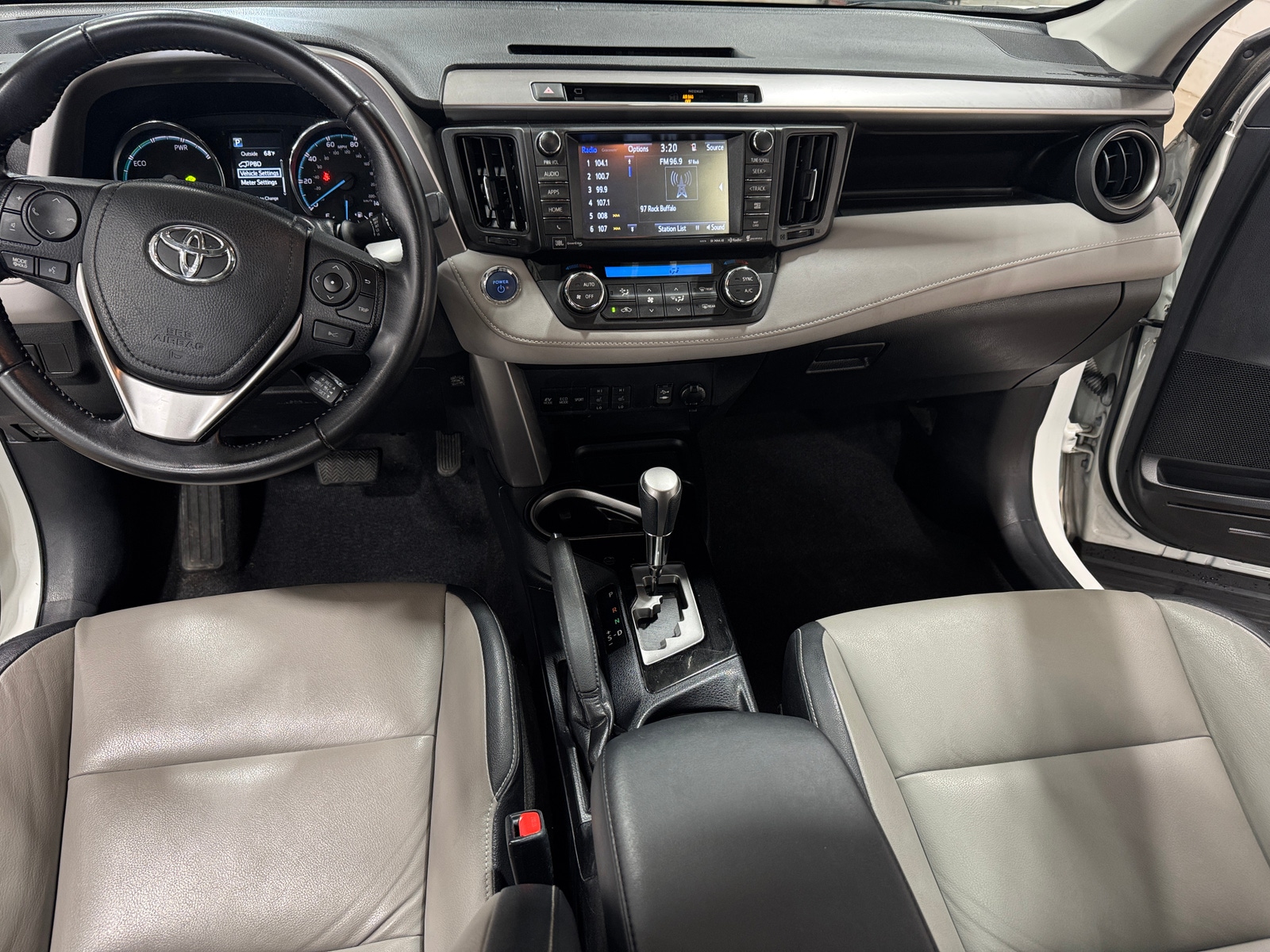 Thumbnail: 2016 Toyota RAV4 - 3