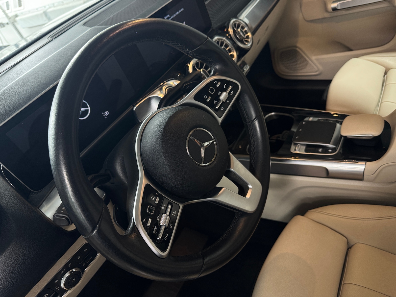 Thumbnail: 2020 Mercedes-Benz GLB - 4