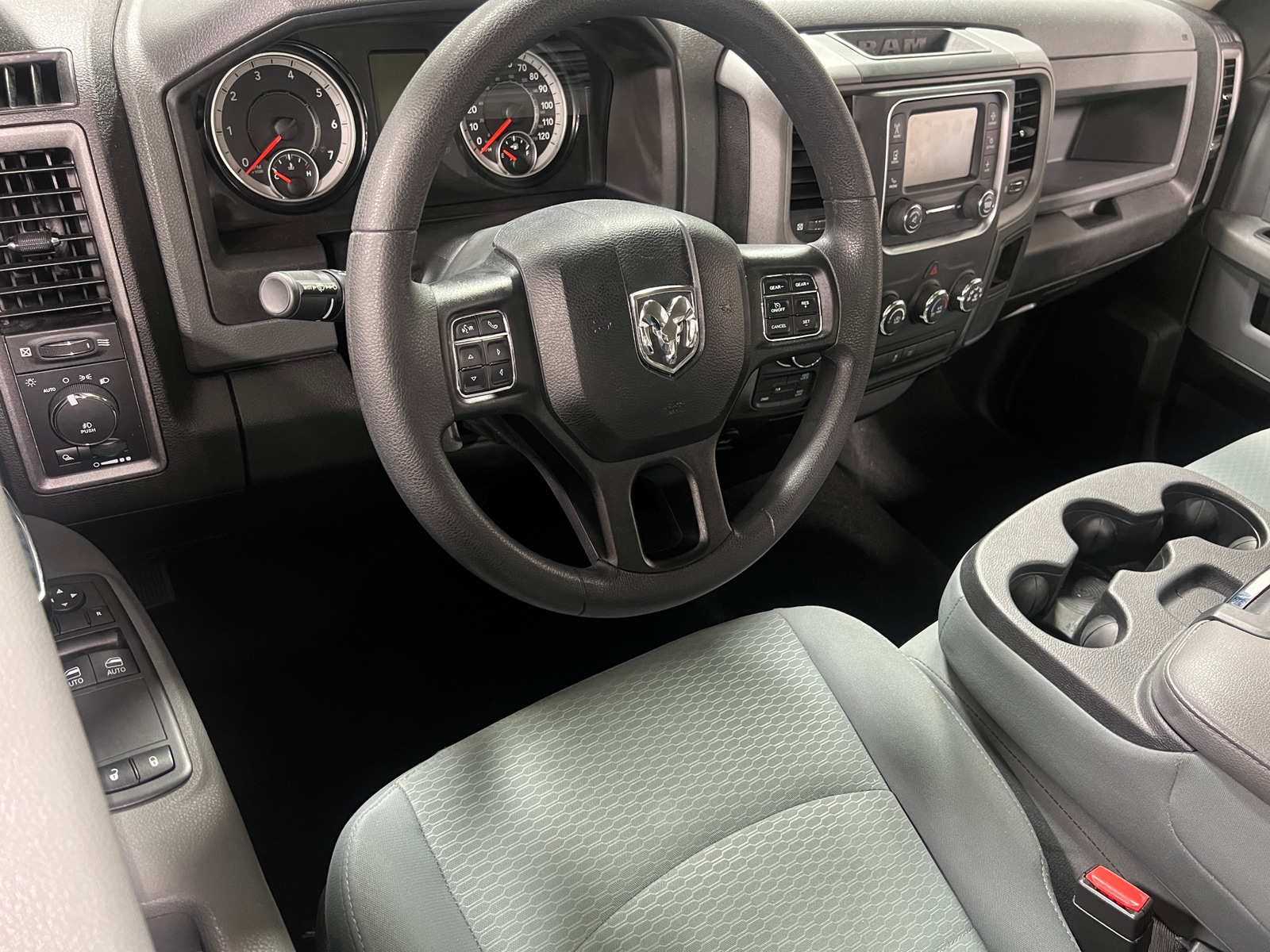 Thumbnail: 2019 RAM 1500 Classic - 3
