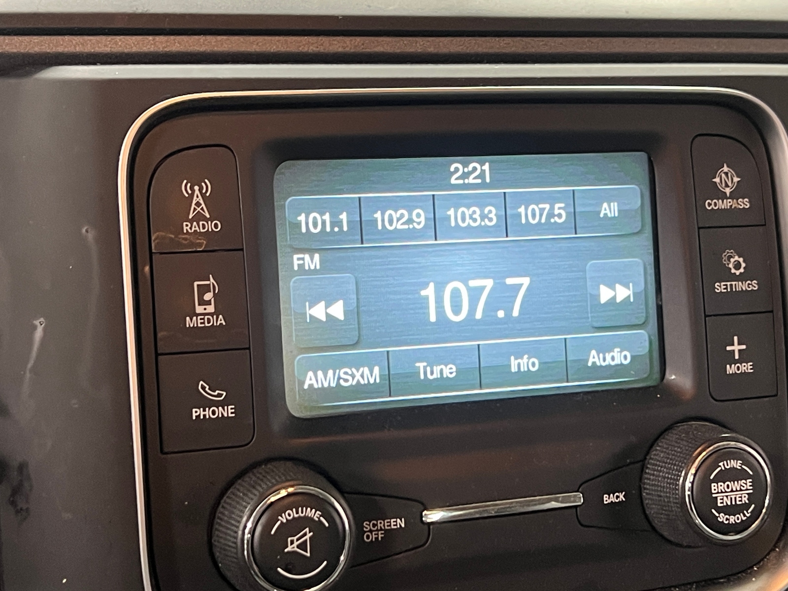 Thumbnail: 2019 RAM 1500 Classic - 4