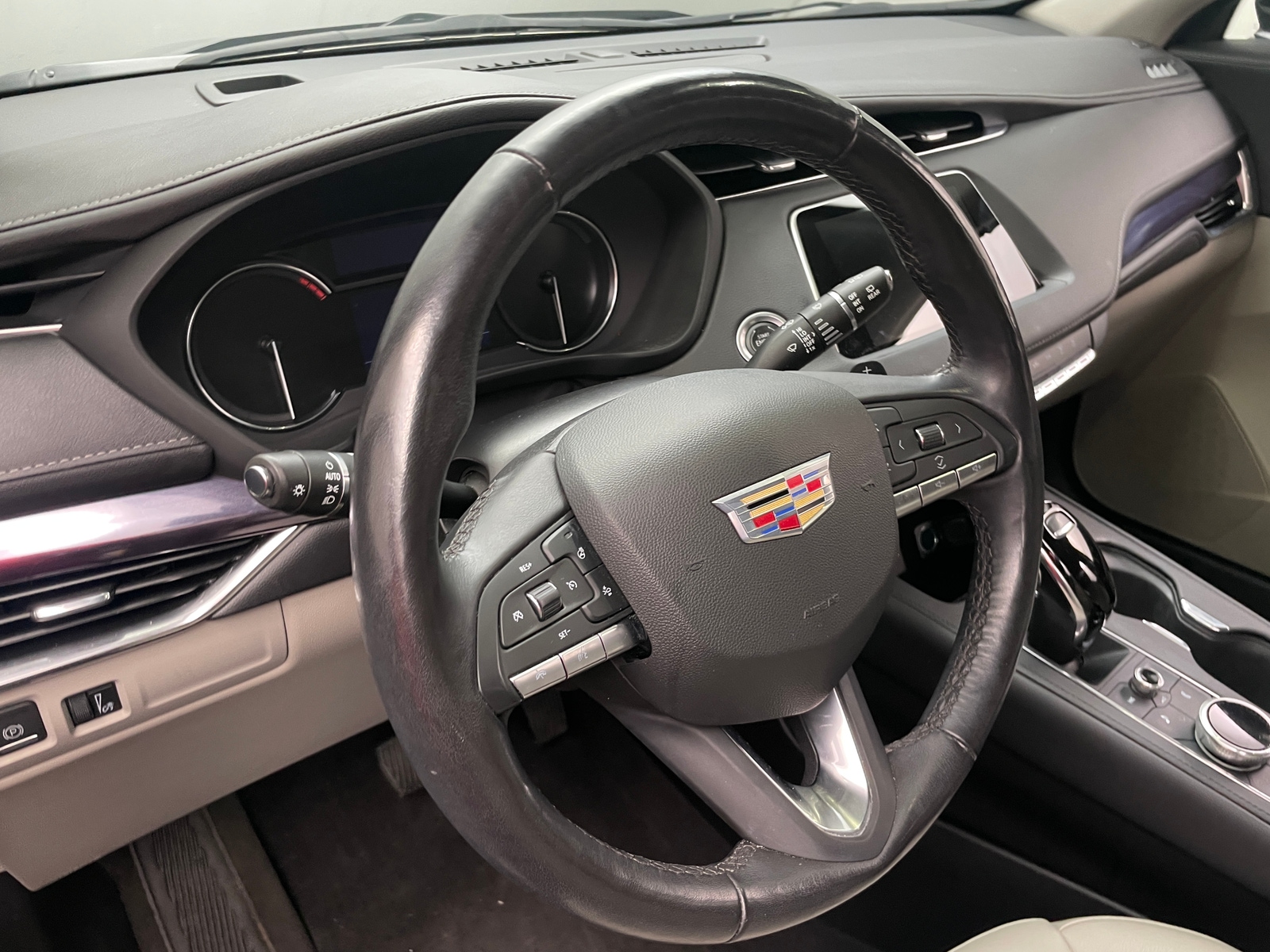 Thumbnail: 2023 Cadillac XT4 - 4